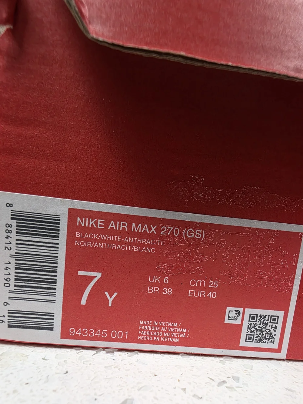 Nike Air Max 270 Black/White Sneakers 7Y/8.5W